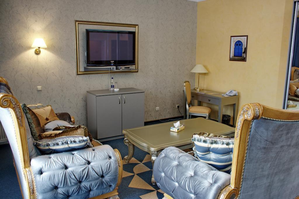 Premier Hotel Shafran Sumy Habitación foto