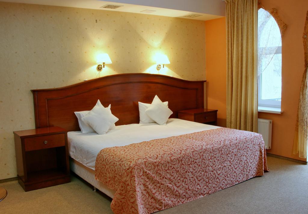 Premier Hotel Shafran Sumy Habitación foto