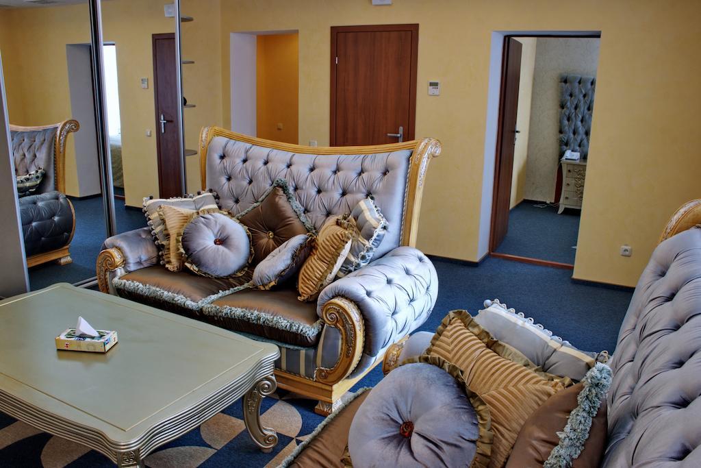 Premier Hotel Shafran Sumy Habitación foto